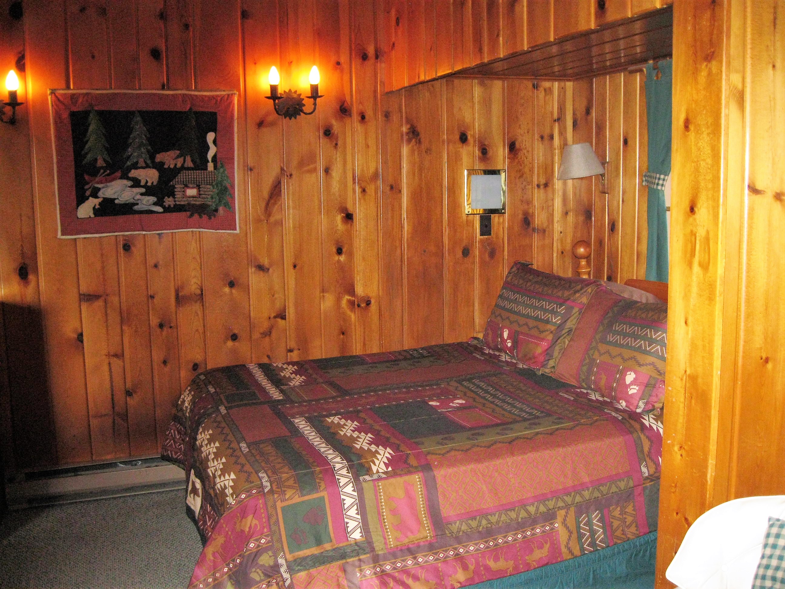 Braeside Cabin Queen Bed